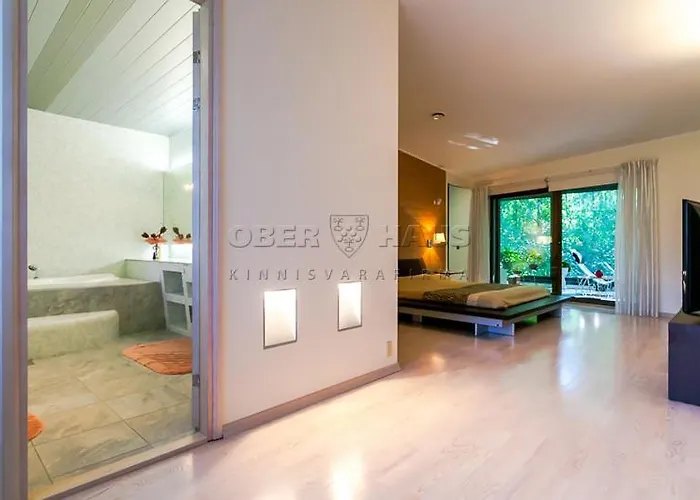 In Near Popular * טאלין