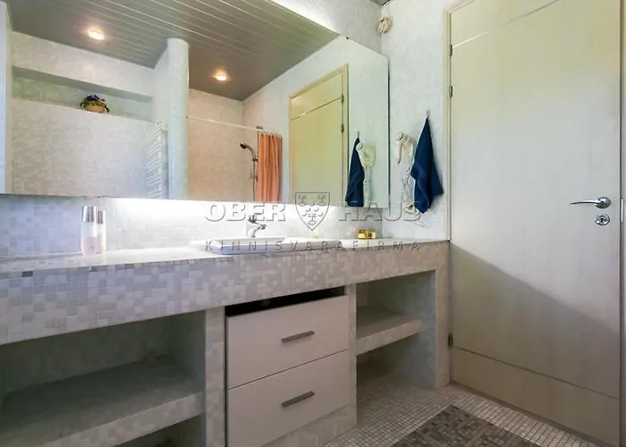 In Near Popular וילה