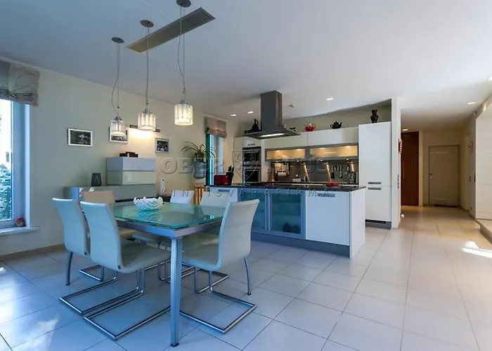 In Near Popular * טאלין